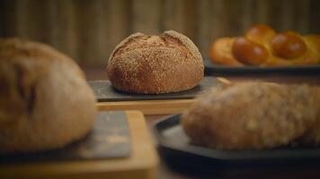 saboroso delicioso pão pão recentemente cozido caseiro video