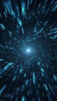 verticaal video - hyperspace kosmisch interstellair achtergrond. vliegend Bij kromtrekken snelheid door een blauw spiraal heelal van sterren en deeltjes. lus, hd beweging achtergrond animatie.