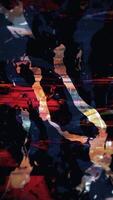 verticale vidéo - foncé rouge, or et bleu abstrait liquide mouvement grunge style texturé Contexte animation. video
