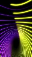 verticaal video - gloeiend Purper en geel neon cirkel licht balken achtergrond. vol hd en looping abstract beweging achtergrond animatie.