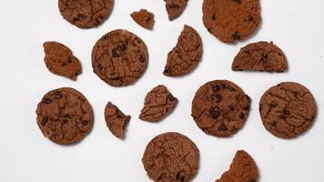 galletas, chocolate chip Galleta aislado en blanco antecedentes foto