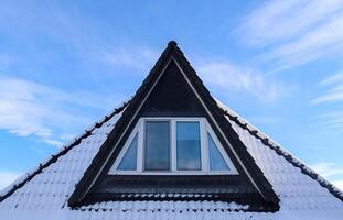 techo ventana en velux estilo con negro techo losas foto