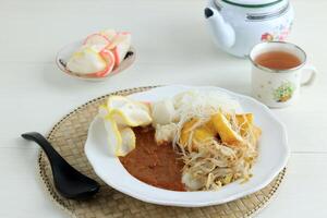 ketoprak, indonesio tradicional calle comida popular para desayuno. foto