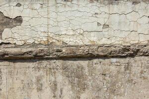 cracked white concrete wall under direct sun light full frame background and texture photo