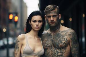 ai generado tatuado hombre y mujer en un ciudad calle en el tarde foto