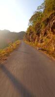 fpv vol plus de Montagne route sur le Ha giang boucle à coucher de soleil, Nord vietnam video