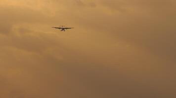 Turboprop aircraft approaching video