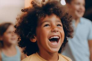 ai generado retrato pequeño contento africano americano chico teniendo divertido sonriente reír, interesante lección interactuando elemental alumnos en salón de clases primario escuela. niños niños aprendizaje estudiando foto