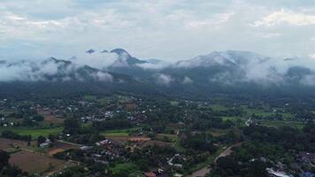 fuco aereo Visualizza di pai villaggio collocato nel mae hong figlio Provincia nel settentrionale Tailandia. video