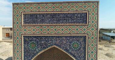 Bukhara, Uzbekistan - 4 11 2022. The drone flies near the main gate of the ancient complex Lyab-i Hauz in the middle of old Bukhara, Uzbekistan. video