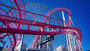 ein Zeitraffer von rollen Ferris Rad im Yokohama breit Schuss Neigung video