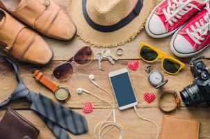 viaje ropa accesorios vestir a lo largo para el viaje - concepto estilo de vida foto