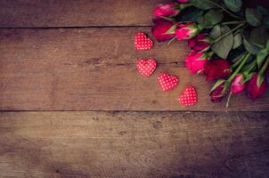 roses  on wooden bacgrould photo