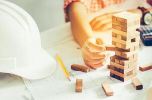 Business risks in the business. Requires planning Meditation must be careful in deciding to reduce the risk in the business. As the game drew to a wooden block from the tower photo