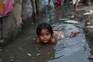 ai generado pobre indio niños bañarse en el aguas residuales agua desagüe en el pueblo foto