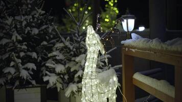 Navidad ciervo con luces. Navidad decoración en el patio video