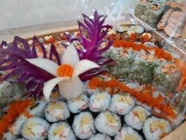 Sushi comida foto. Perfecto para comida recetas, comida menús, revistas, tabloides foto