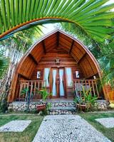 lembongano bali recurso , hermosa lugar. un rural cabaña con jardín en verano día. foto