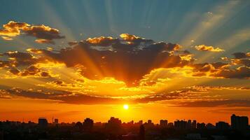 ai generado maravilloso foto de puesta de sol terminado ciudad horizonte. el Dom es parcialmente oscurecido por nubes, fundición un formación de dorado rayos a través de el cielo ai generado