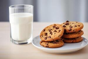 delicioso chocolate galletas con Fresco Leche Perfecto para niños desayuno o bocadillo. foto