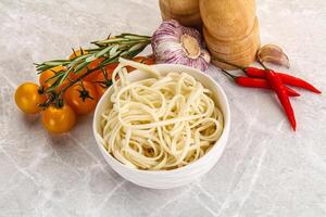 tradiciona asiático cocina - udon fideos foto