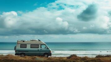 ai generado camper camioneta libertad, capturar un camper camioneta estacionado por el playa o en un escénico ubicación, antecedentes imagen generativo ai foto