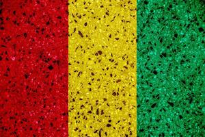 bandera de república de Guinea en un texturizado antecedentes. concepto collage. foto