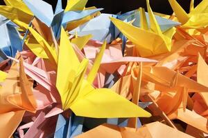 vistoso origami papel grúas a Nagasaki hipocentro parque dónde es un famoso punto de referencia de nagasaki foto