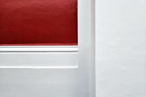 mínimo blanco y rojo pintura hormigón pared textura para antecedentes. foto