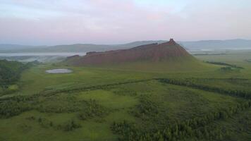 verão panorama - montanha e lago video