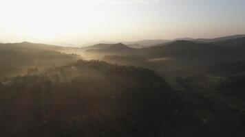 volo per i raggi del sole video