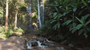 cascata mork fa - uma majestoso oásis video