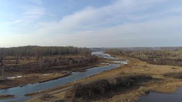 primavera vuelo terminado siberiano río video