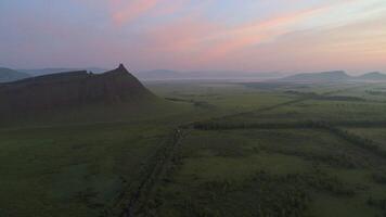 verão panorama - majestoso montanhas, encantador vale video