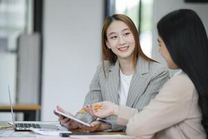 Manager teaching new employees with a smile photo