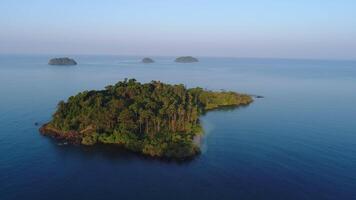 aéreo Visão do sereno tropical ilha video