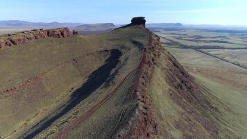 antenne visie van historisch monument in khakassia video