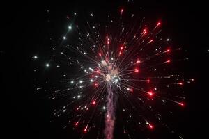 fuegos artificiales en el cielo. vistoso noche cielo durante el nuevo años víspera. fuegos artificiales mostrar. foto