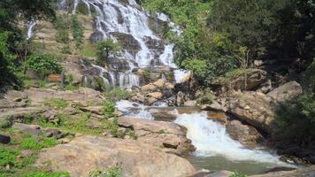 mae toi cascade - Stupéfiant Naturel merveille video