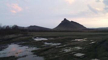 zonsondergang over bergketen video