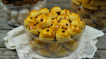 nastar, nastar galletas con piña mermelada adentro. familiar durante el mes de Ramadán y eid fitri. foto