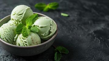 ai generado saborear hecho en casa verde té hielo crema con un toque de Fresco menta, ai generado. foto