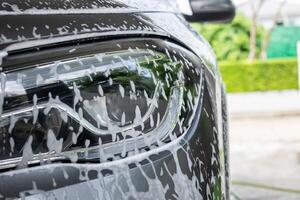 coche limpieza y Lavado con espuma jabón foto