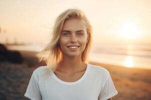 ai generado sonriente rubia dama en puesta del sol escénico playa. generar ai foto