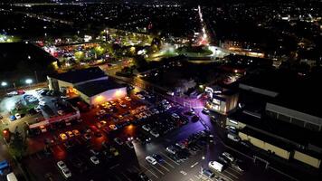 aérien métrage de illuminé Britanique ville de Angleterre Royaume-Uni pendant nuit video