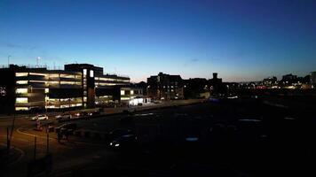 aérien métrage de illuminé Britanique ville de Angleterre Royaume-Uni pendant nuit video