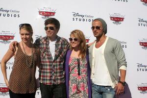 los ángeles, ago 11 - toronjil joan ciervo, mella robinson, Taylor spreitler, joey Lawrence llega a disney pixar celebra el lanzamiento de el mundo de carros en línea a Beto s grande chico en agosto 11, 2010 en burbank, California foto