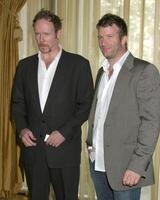 Thomas Jane y invitado llegando a el almuerzo como el afi asociados honores el arqueta familia con 6to anual platino circulo premio regente beverly Wilshire hotel mayo 10, 2006 foto