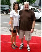 Kevin James  Wife Barnyard Premiere ArcLight Theaters Los Angeles, CA July 30, 2006 photo
