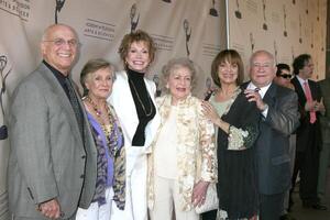 Gavin macleod, cloris lixiviador, María Tyler más, betty blanco, v foto